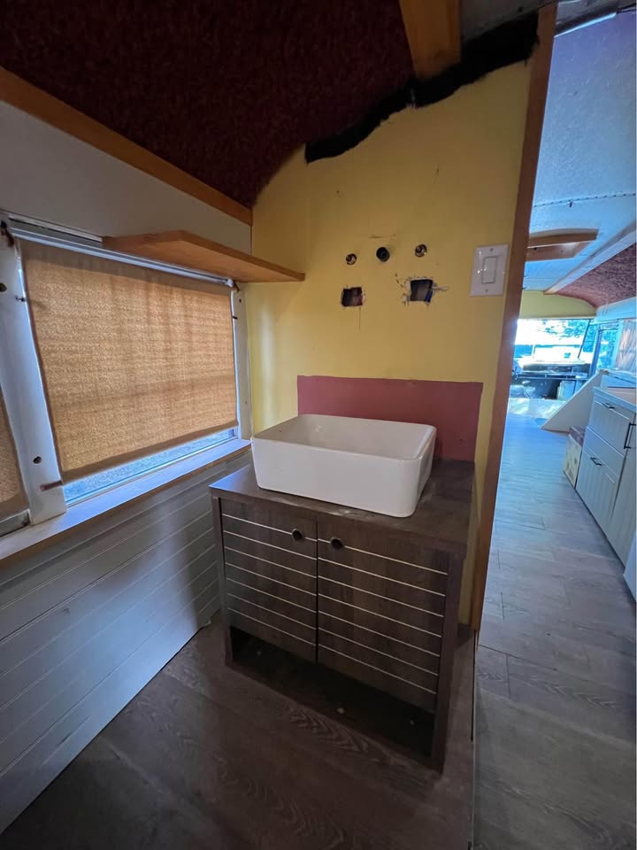 FOR SALE - Converted School Bus Renovated 2004 International Bus CE 200 image 4