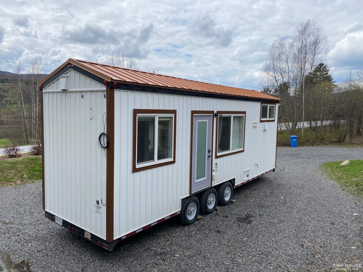 Modern 4-Season Tiny Home by Teacup Tiny Homes – Sutton, Quebec image 2