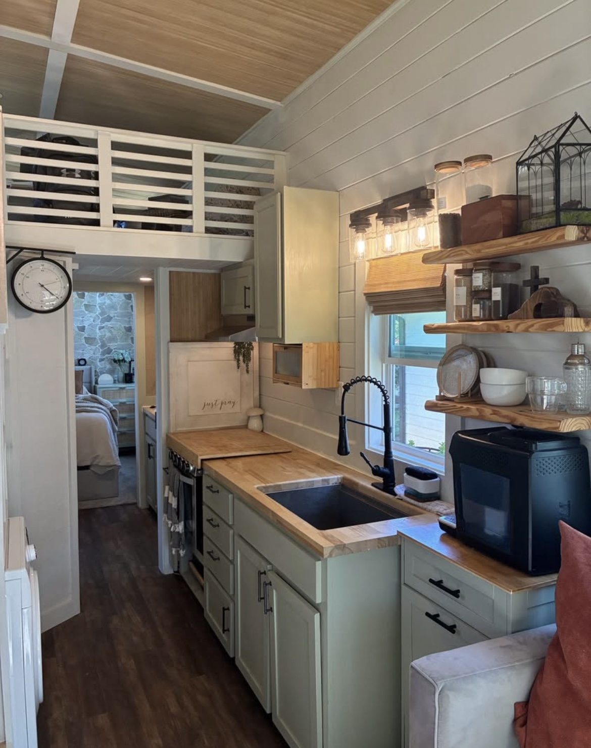 ✨ Modern Tiny House – Fully Furnished & Move-In Ready ✨ image 3