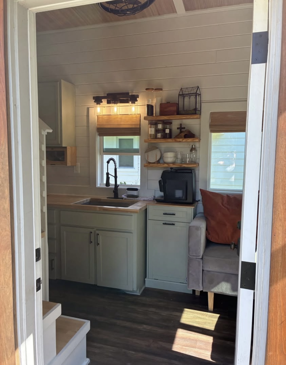 ✨ Modern Tiny House – Fully Furnished & Move-In Ready ✨ image 2