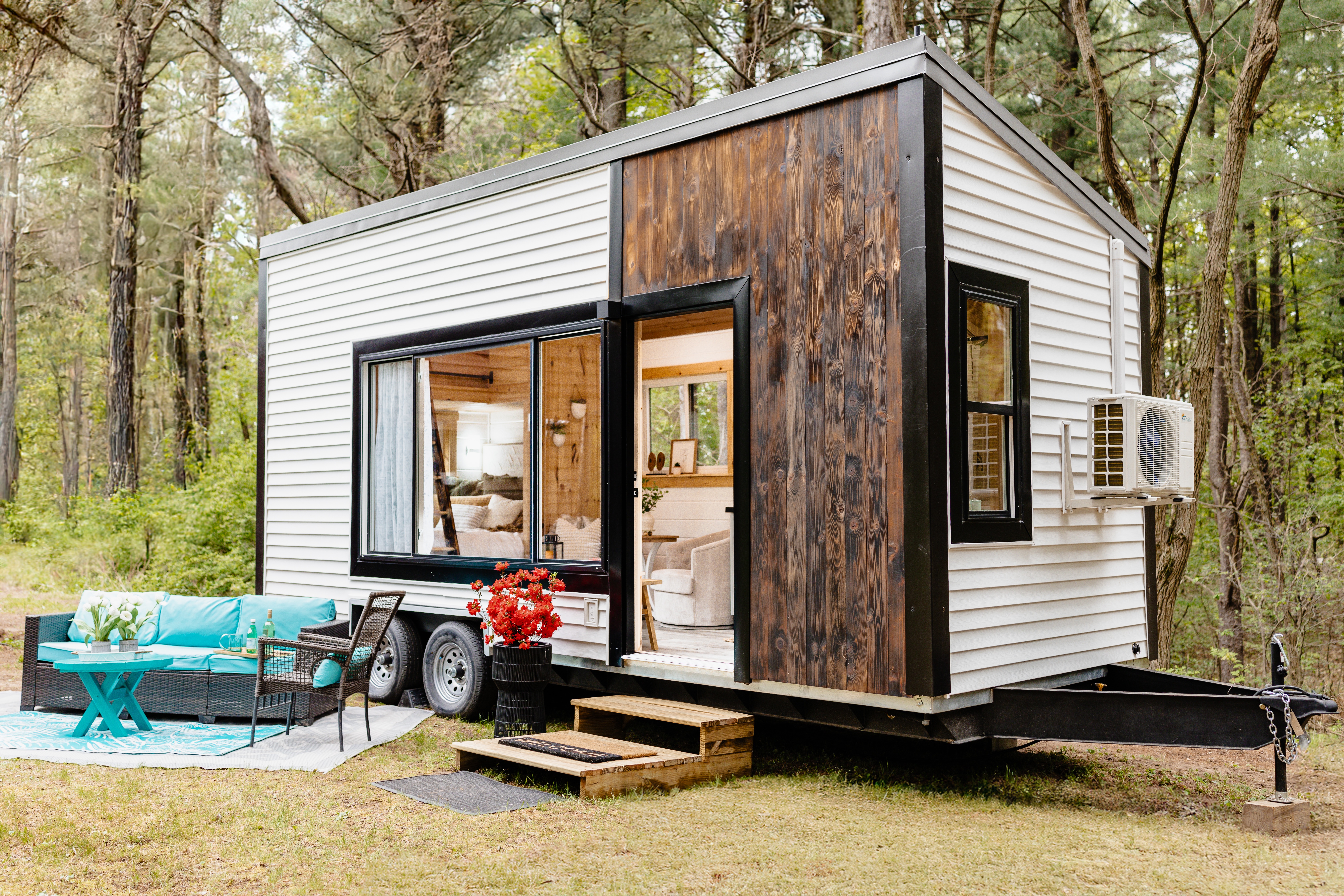 Charming Tiny Home Cottage – Delivery available! image 1