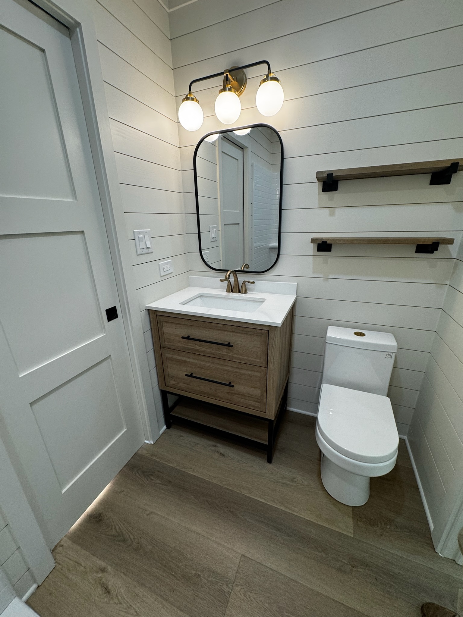 ✨Modern Designer Shipping Container Home – Fully Furnished ✨ image 5
