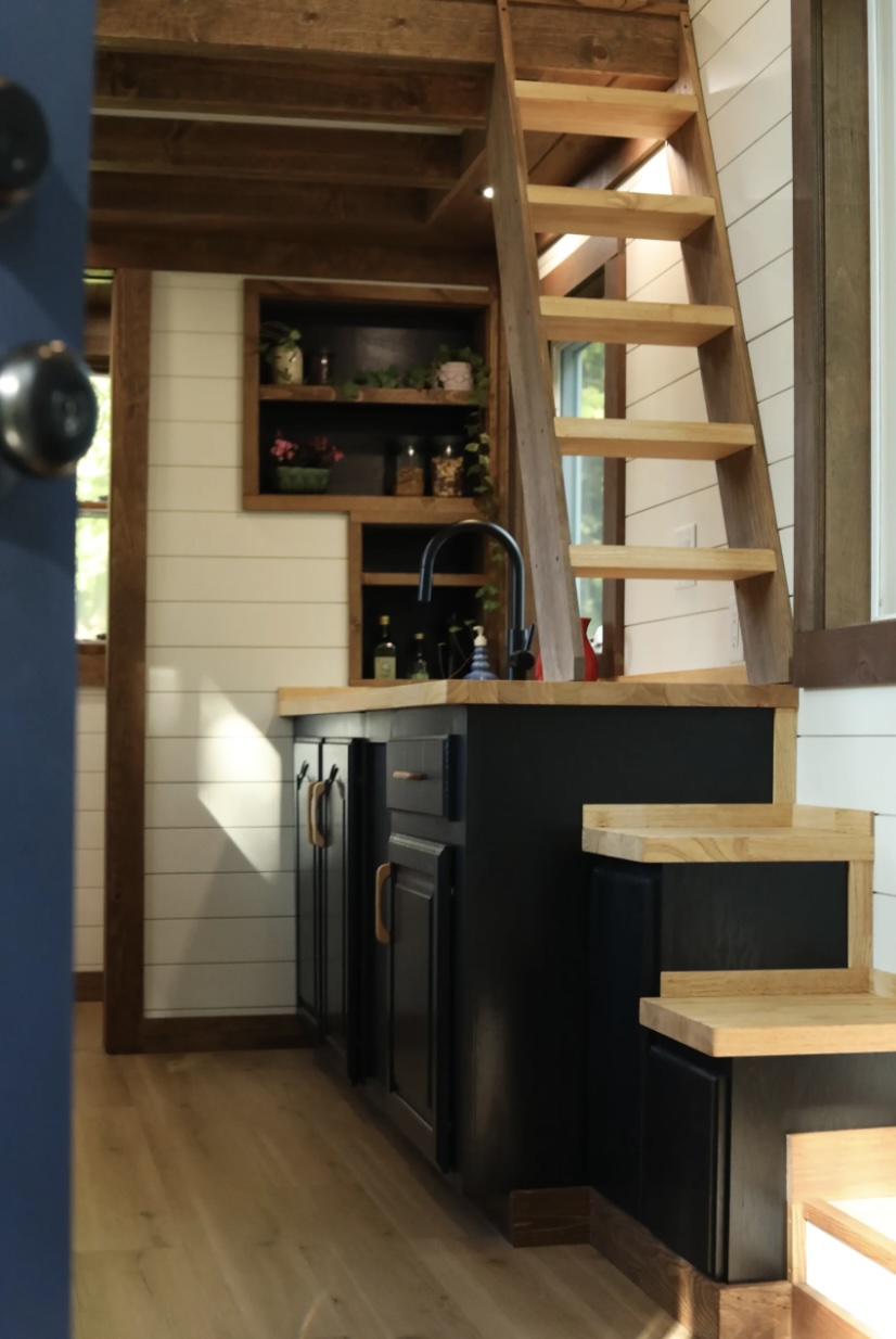 Modern 2025 Tiny House on Wheels โ Fully Insulated, Move-In Ready image 1