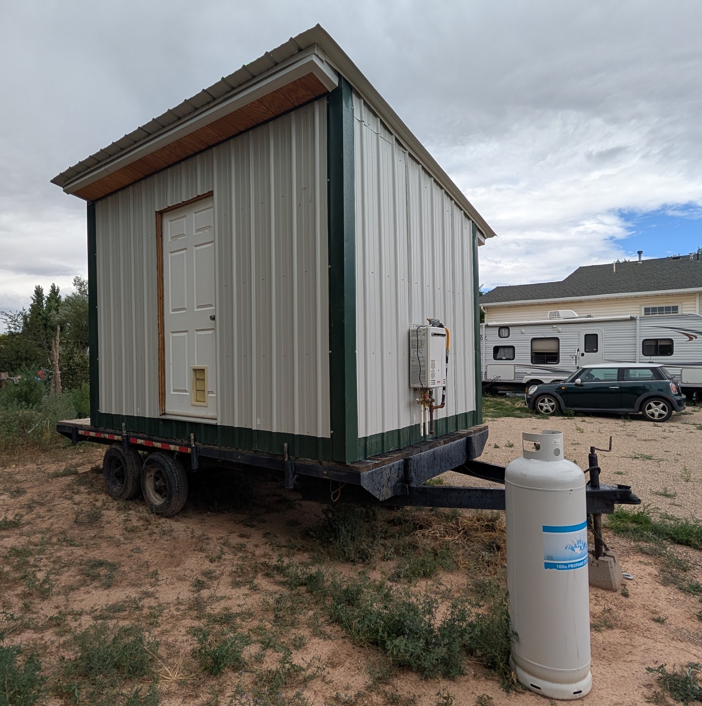 ✨ Tiny House on Wheels – $10,000 (Cedar City, UT) ✨