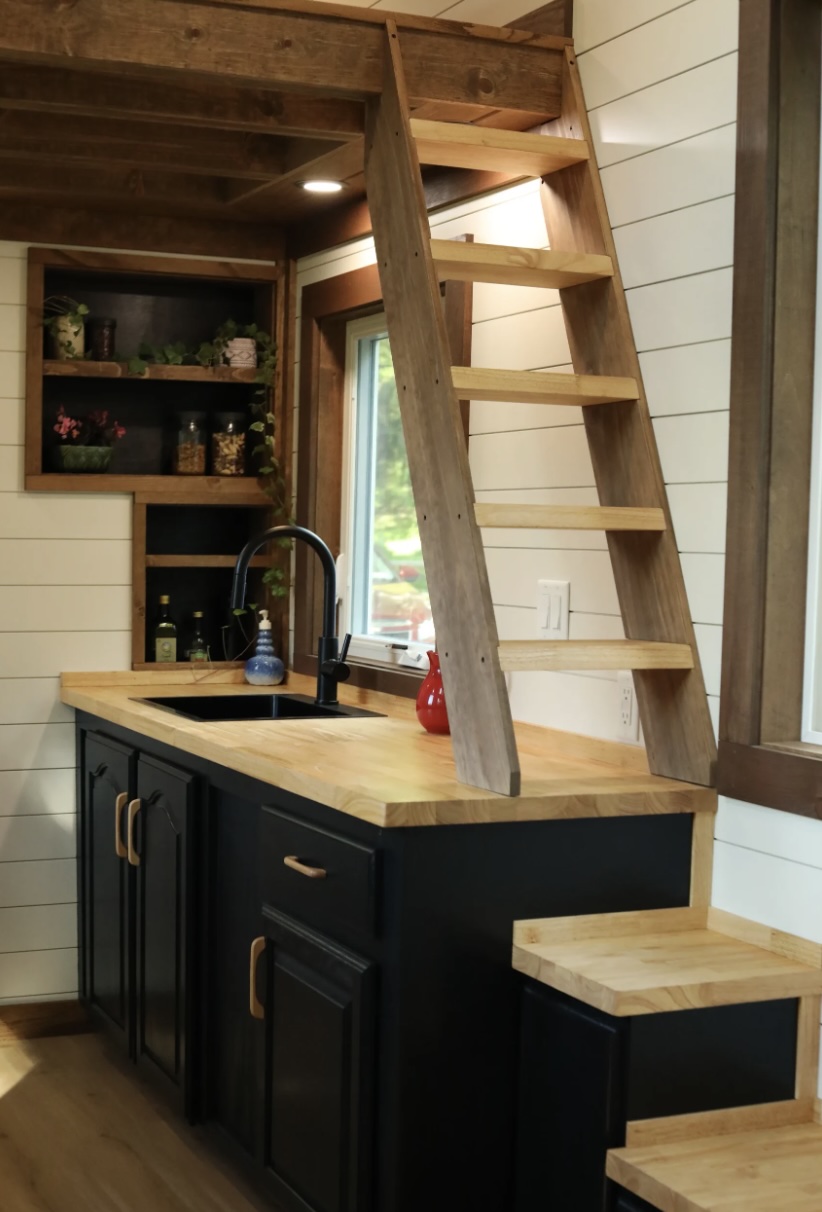 Modern 2025 Tiny House on Wheels โ Fully Insulated, Move-In Ready image 4
