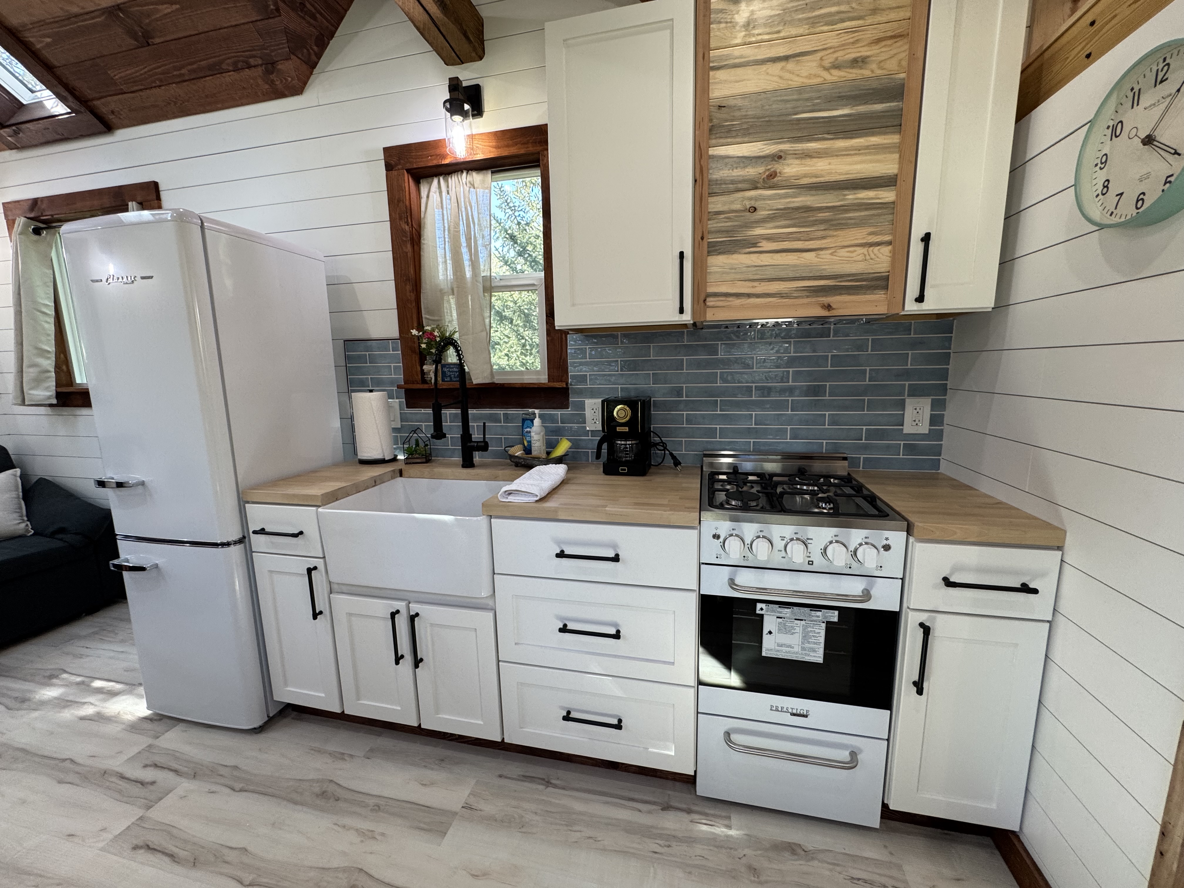 24’ STUNNING custom Tiny home image 5