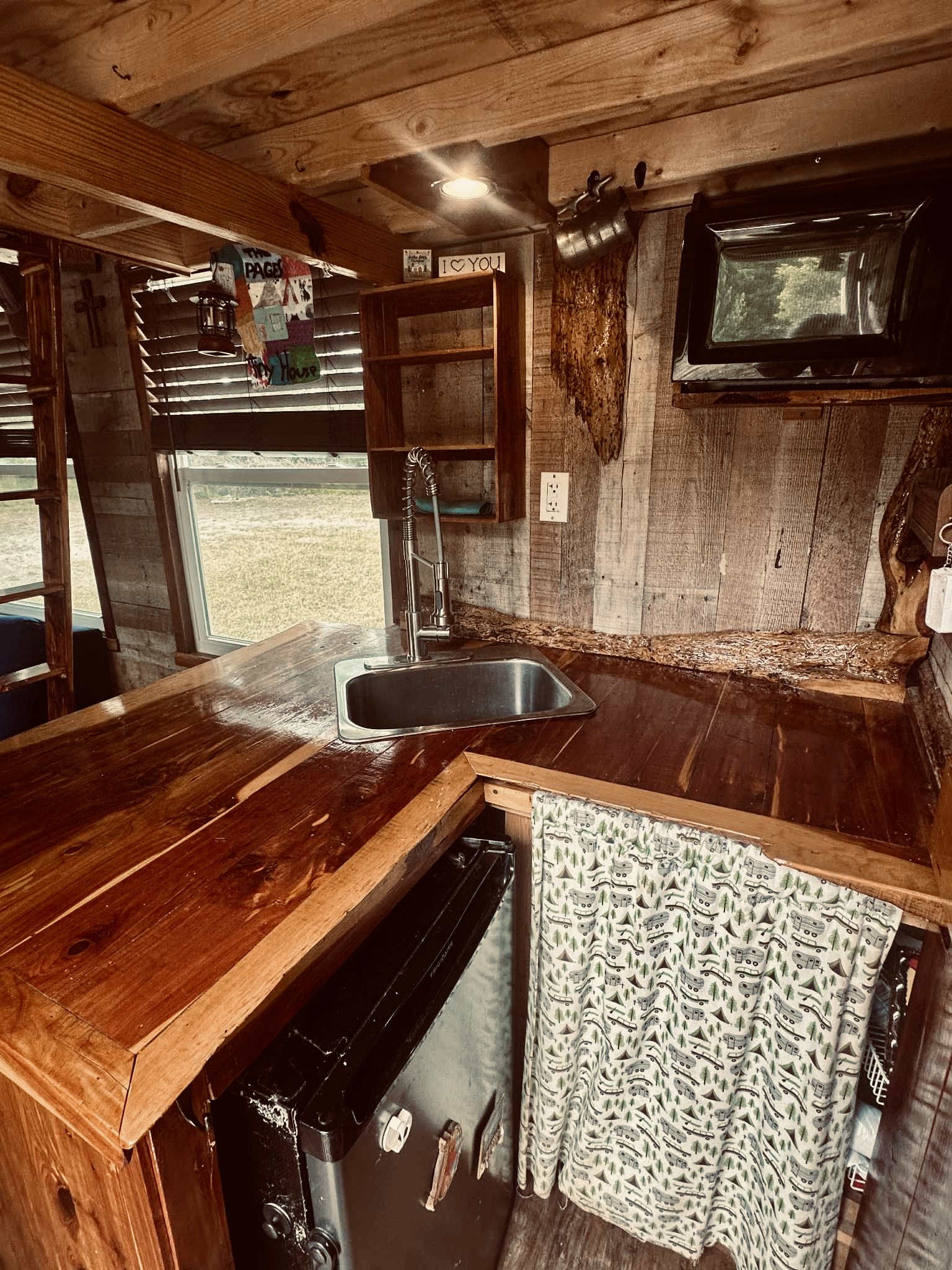 For Sale Cute Tiny Home Cottage in Florida! Ready to Deliver! image 4