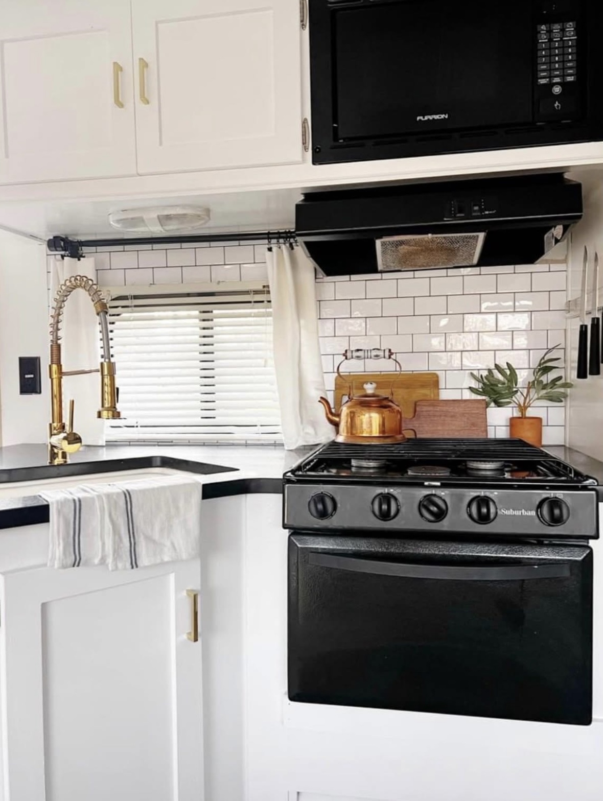 For Sale: Renovated 2015 RV Tiny Home in Texas! image 3