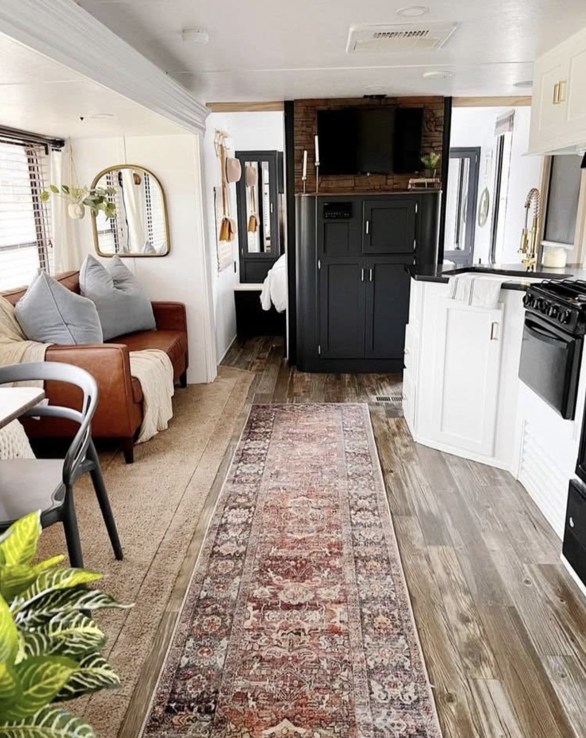 For Sale: Renovated 2015 RV Tiny Home in Texas! image 5
