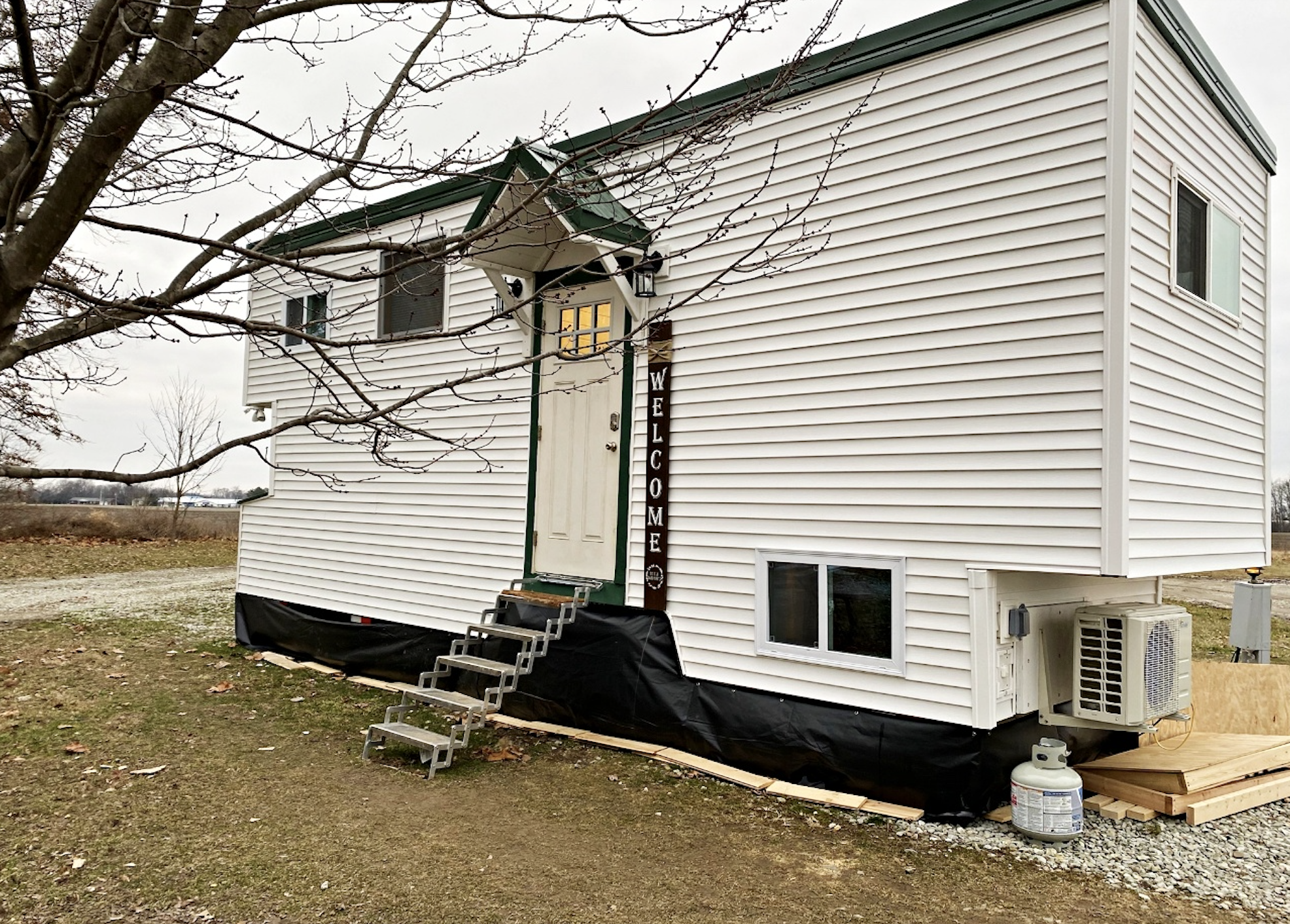Custom Tiny House on Wheels! Built in 2020 – Must Be Moved image 1